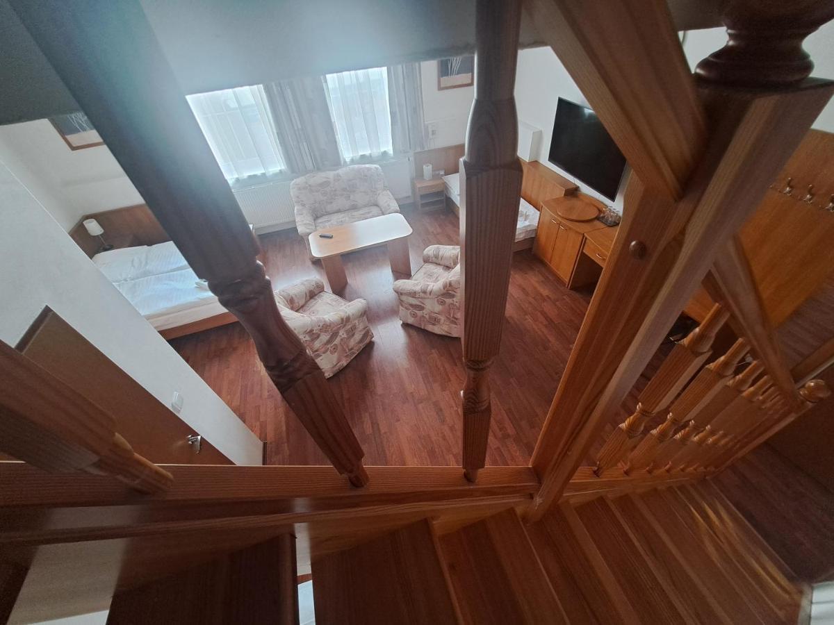 Hasicsky Hotel Přibyslav エクステリア 写真